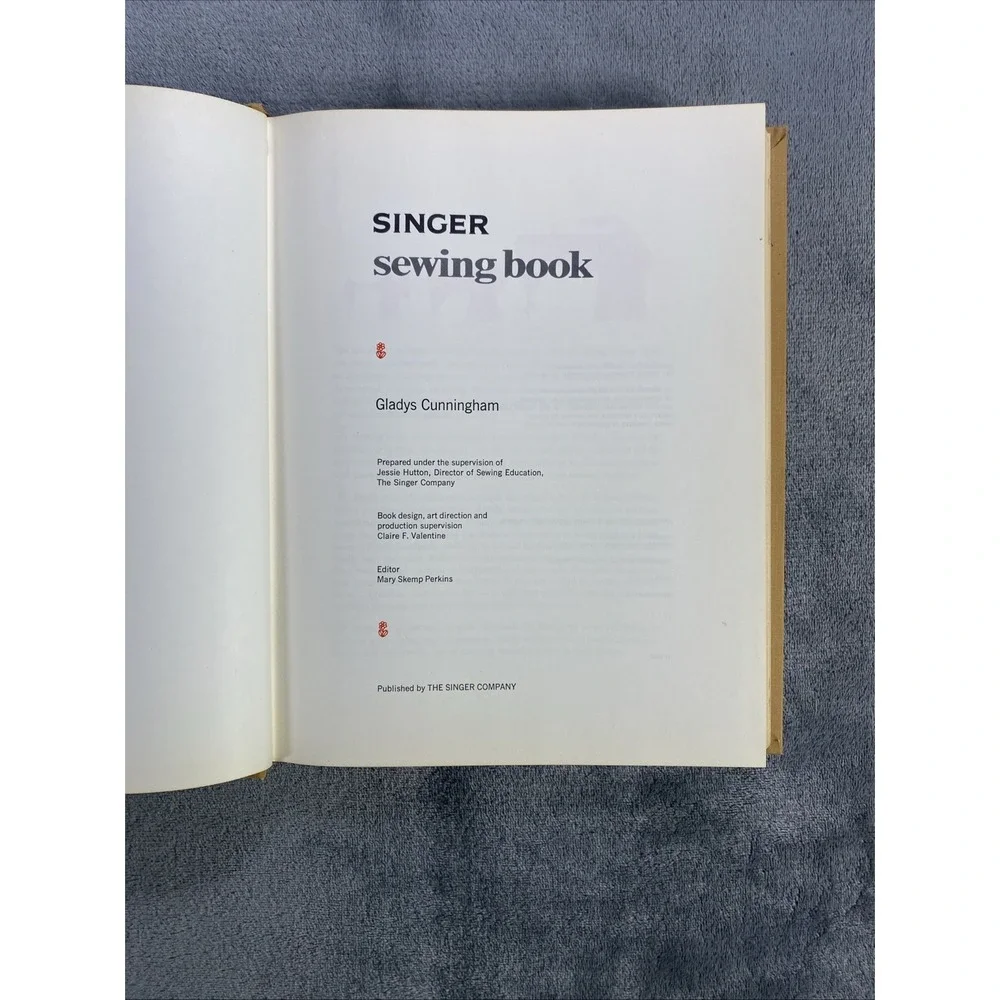 Vintage 1969 Singer‎ Sewing Book Gladys Cunningham Hardcover First Edition